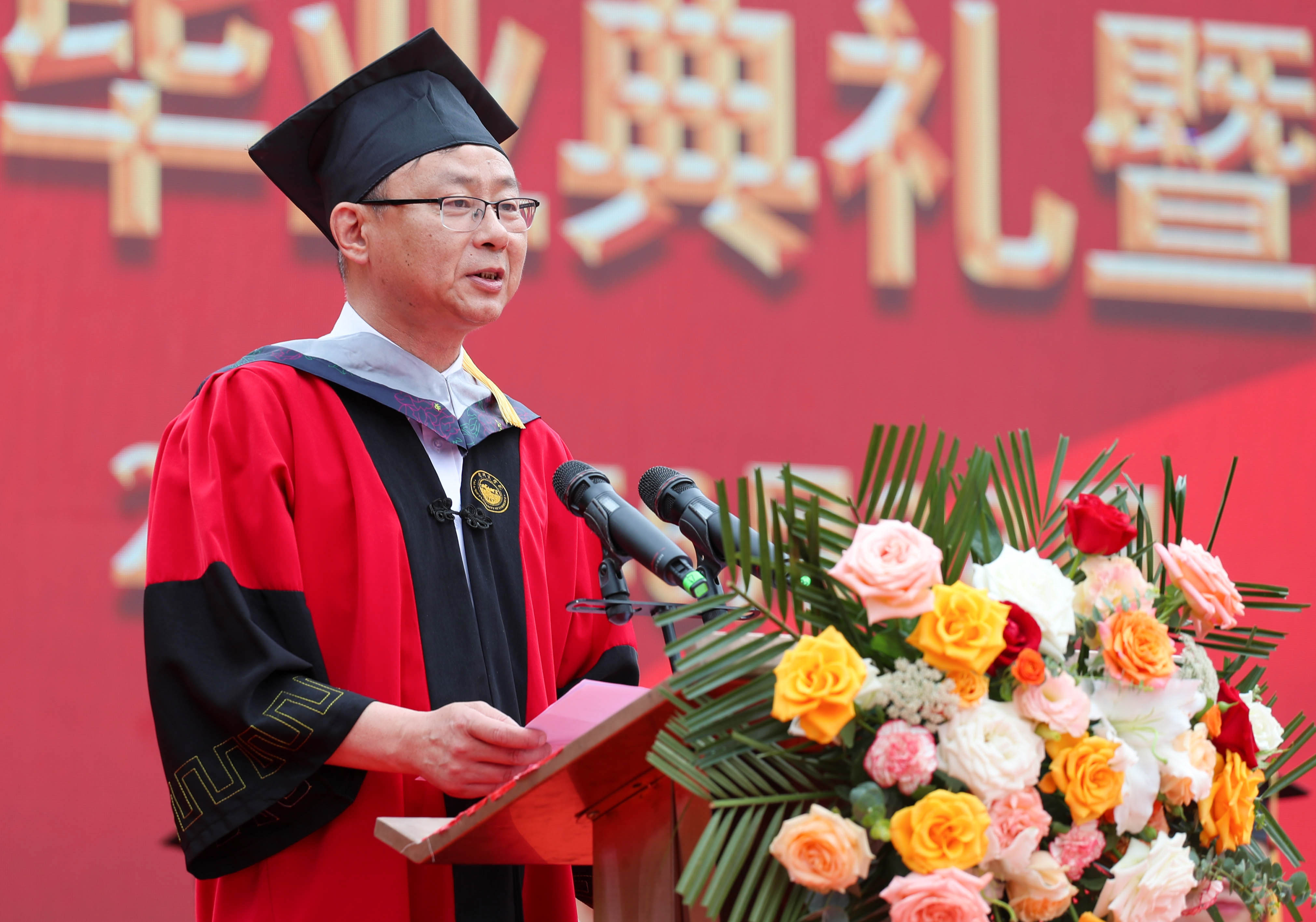 张校讲话.jpg 张校讲话.jpg