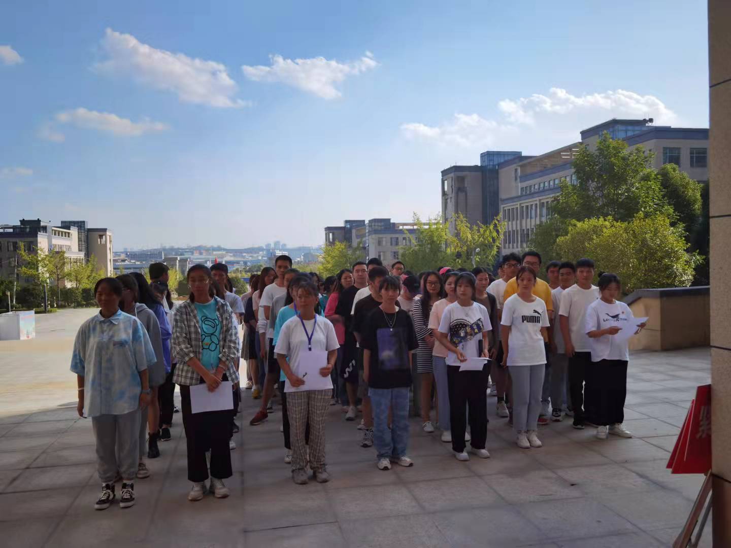 图书馆.jpg 图书馆.jpg