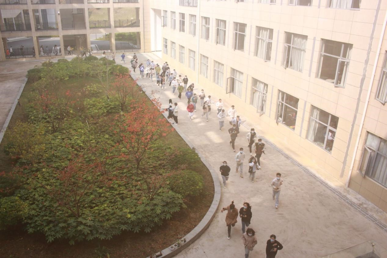 图片2.jpg 图片2.jpg
