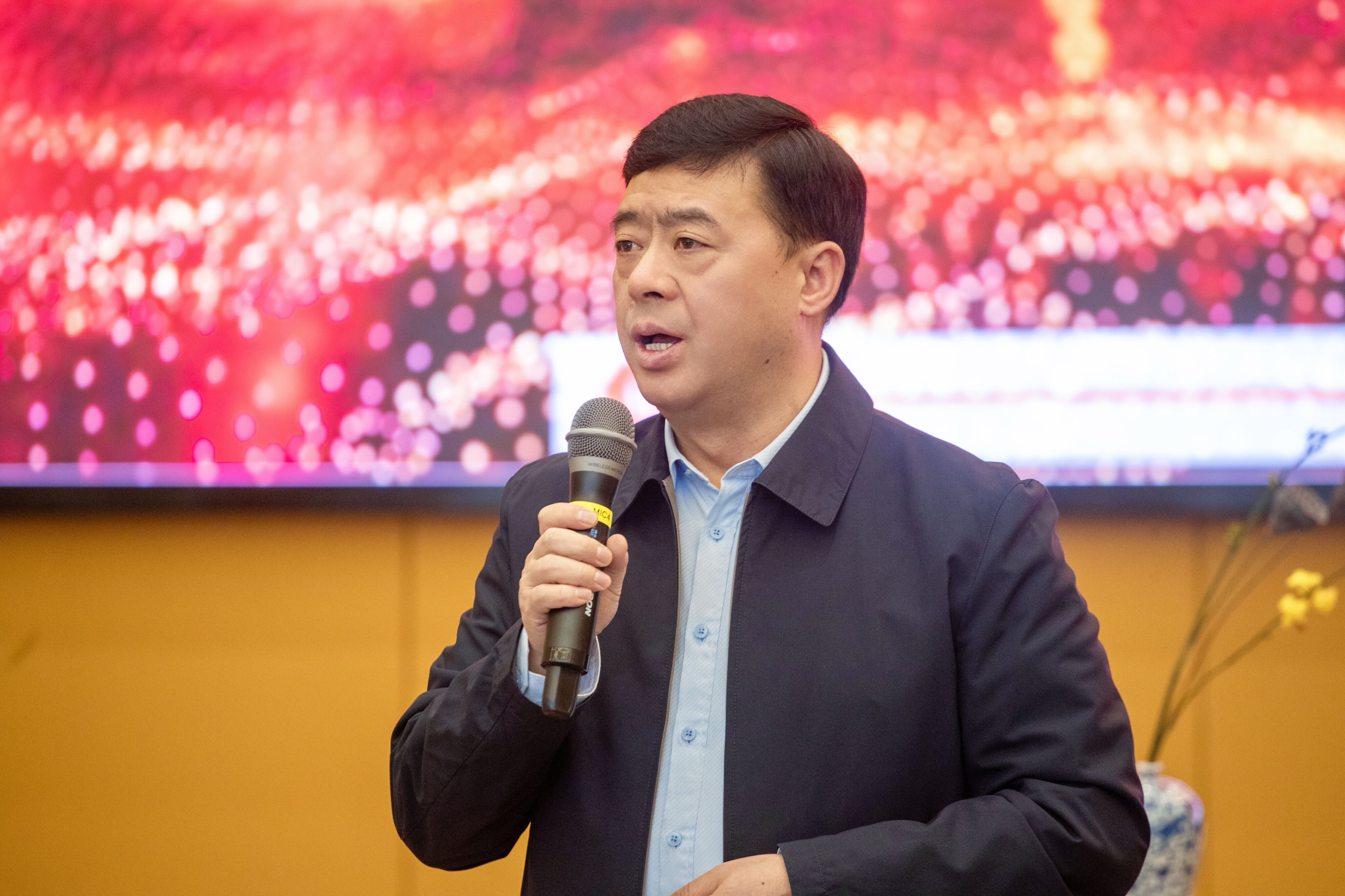 书记.jpg 书记.jpg