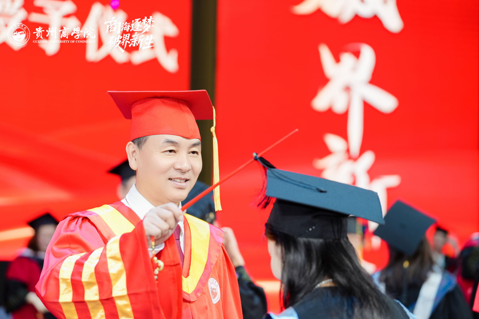 汤书记拨穗.jpg 汤书记拨穗.jpg